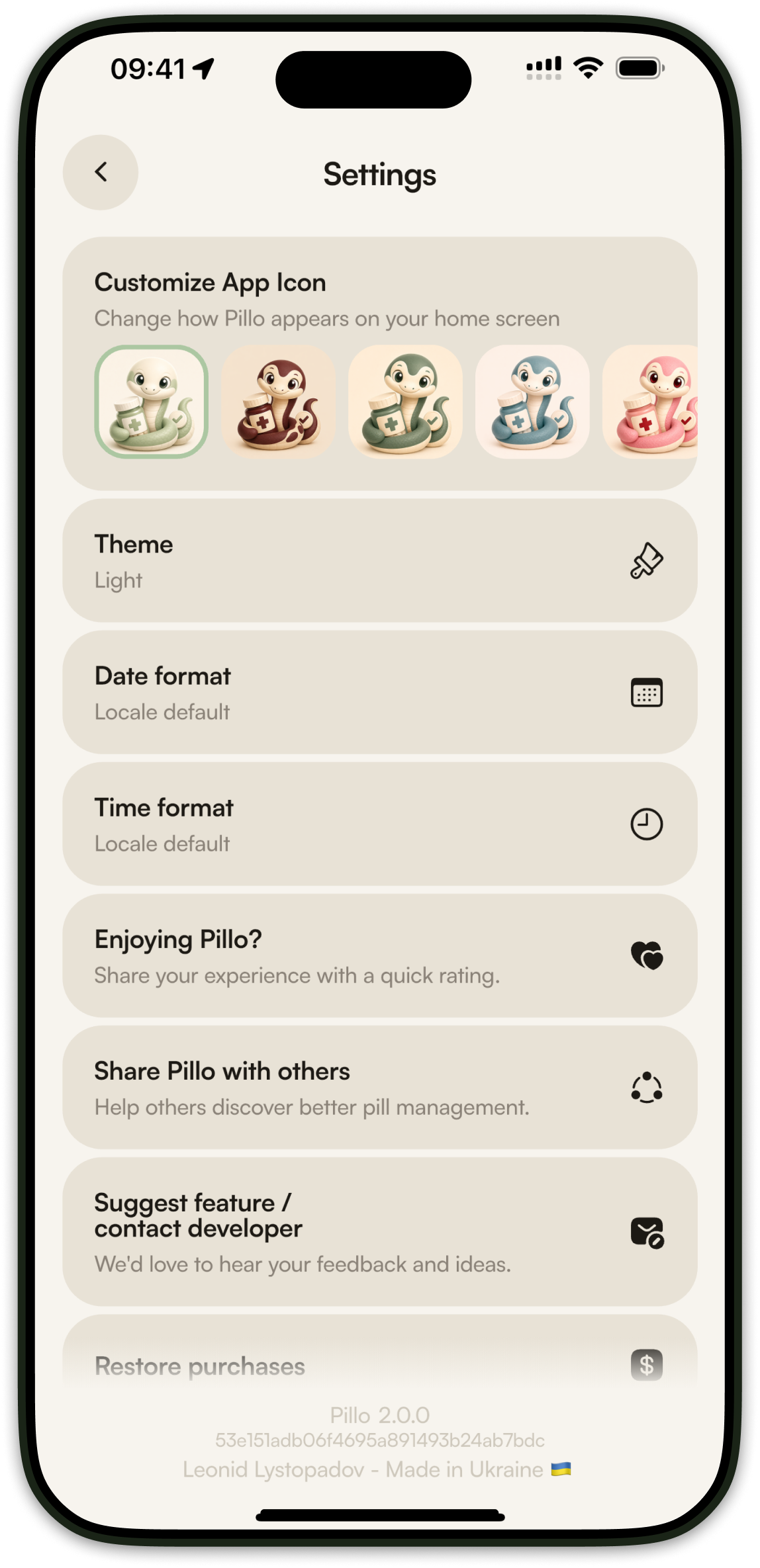 Pillo settings screen with custom app icon options and theme, date, and time format toggles.